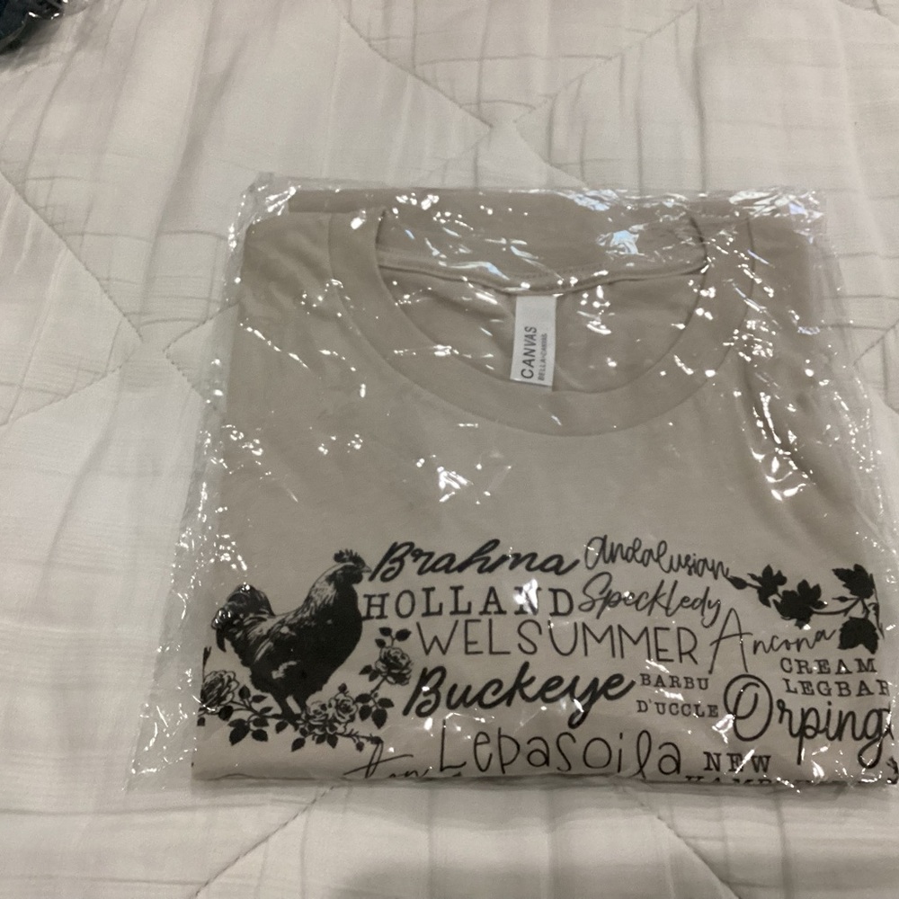 Chicken Beige Graphic T-Shirt with Rooster Print - Size M - NWT